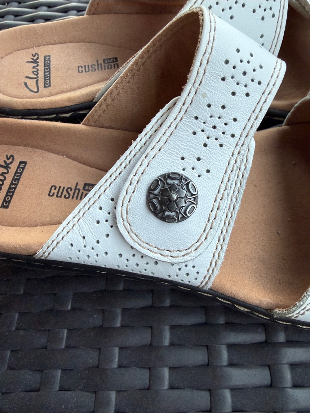 Clarks Slide Sandal Leisa Lacole 26124799 White size 7 Like New - Picture 6 of 7
